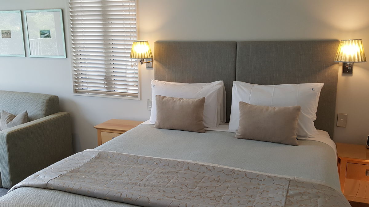 Superior King Studio Apartments Bluestone on Luxury